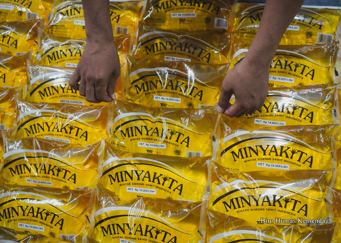 Menteri Perdagangan Luncurkan Minyak Goreng Kemasan Rakyat Rp14.000 per Liter