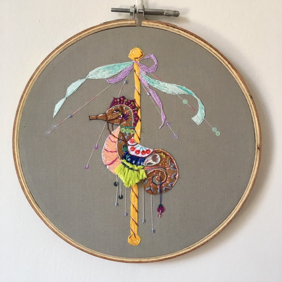 Pajangan Hoop Sulam Kuda Laut Carousel - Hand Embroidery