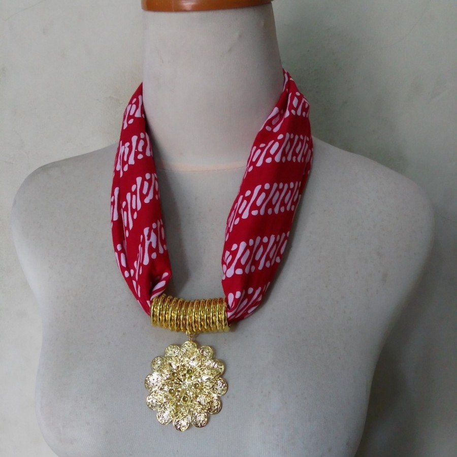 Kalung Batik Bunga (Merah)