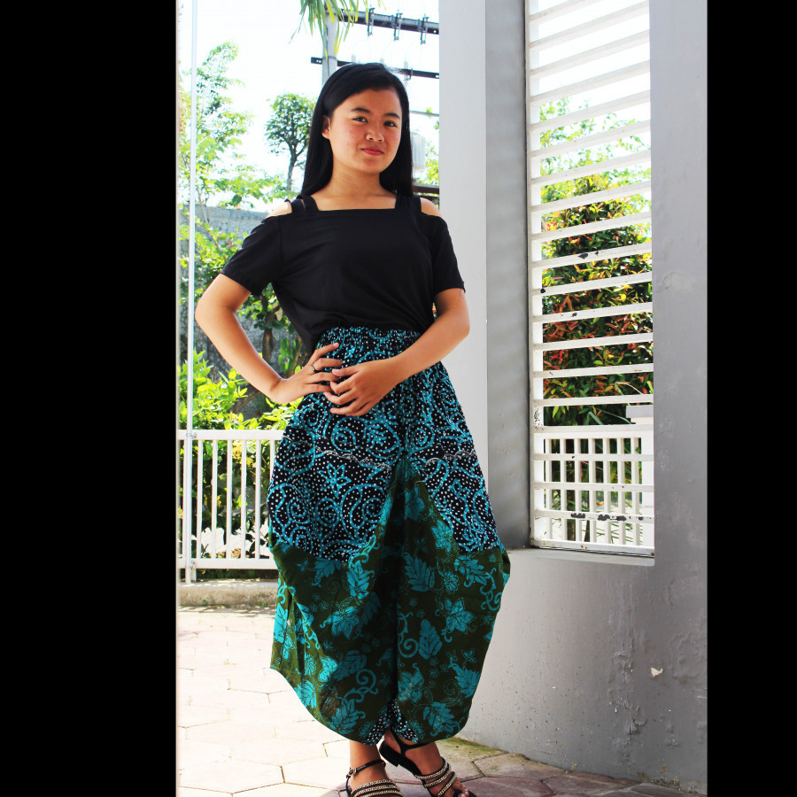 GESYAL Serut Bali Batik Celana Selutut Wanita