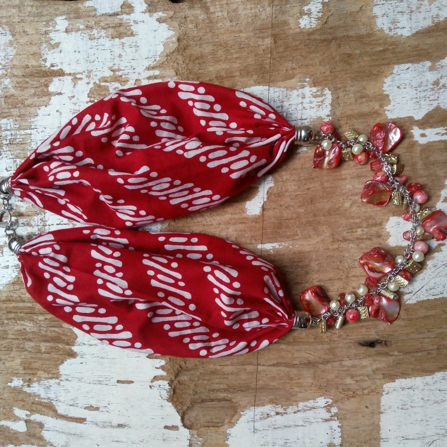 Kalung Batik Cecilia (Merah)