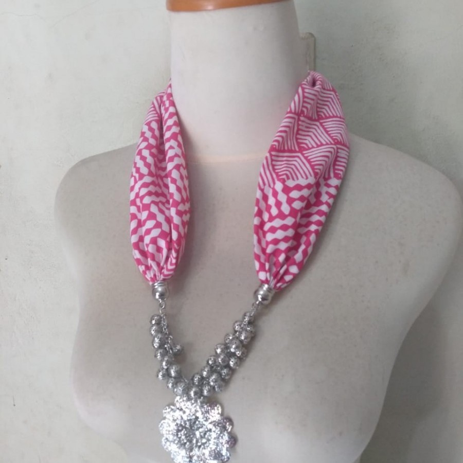 Kalung Batik Gandari (Pink)