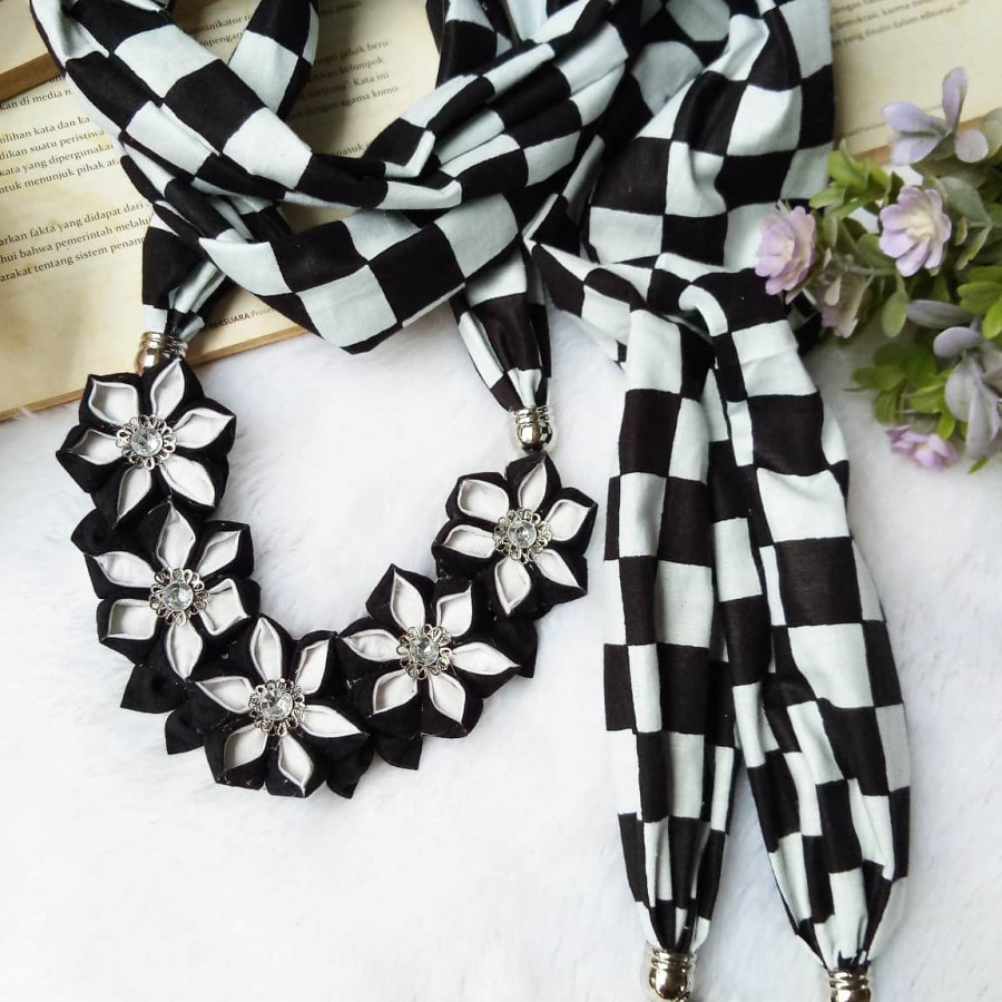 Kalung batik scarf SAKURA black & white