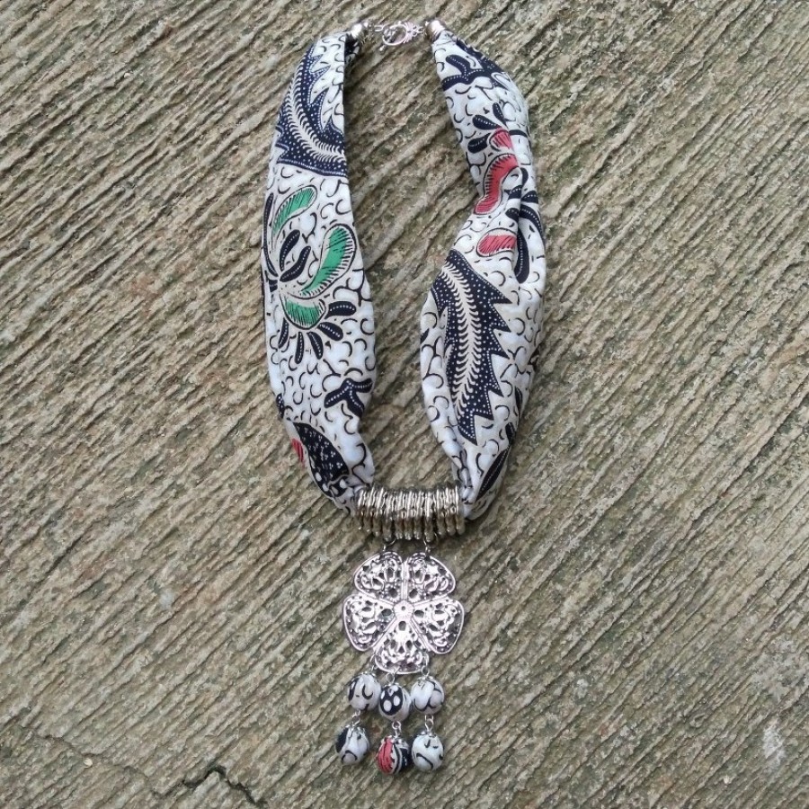 Kalung Batik Kanti