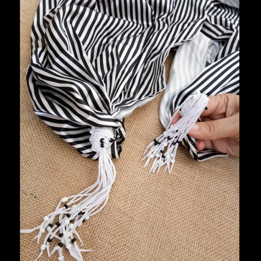 GESYAL Syal Trevelling Wanita Silky Print Zebra Black White Beads Box Scarf