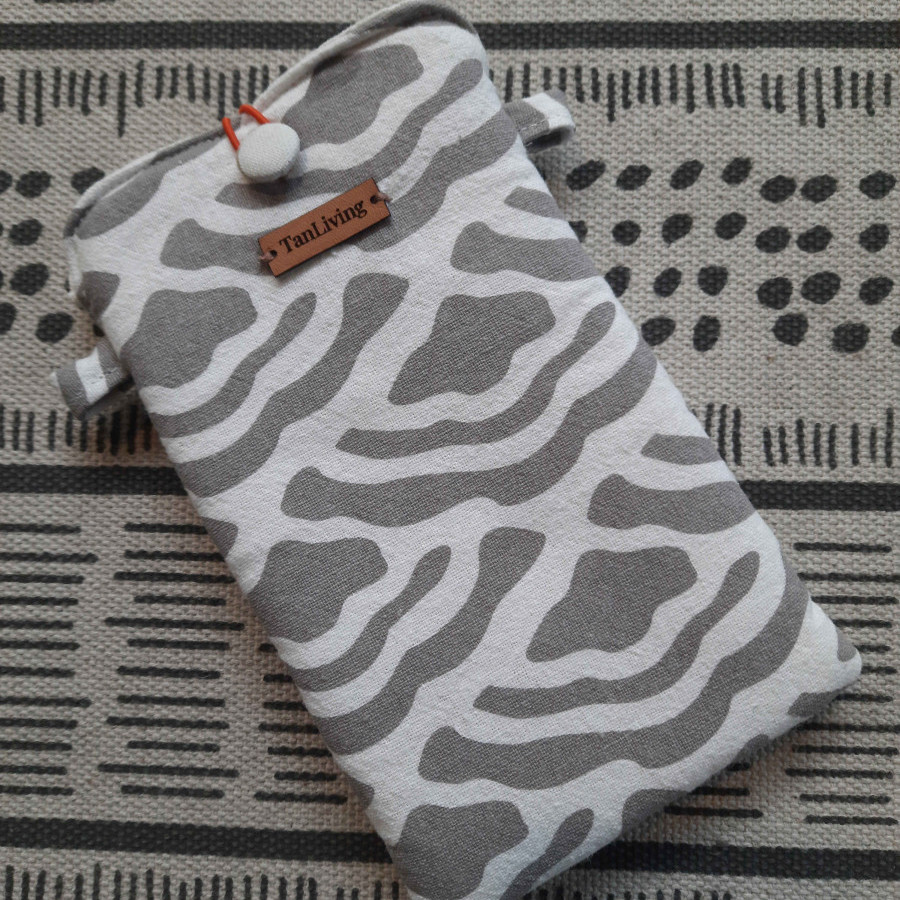 Phone Sleeve Omak Abu-abu