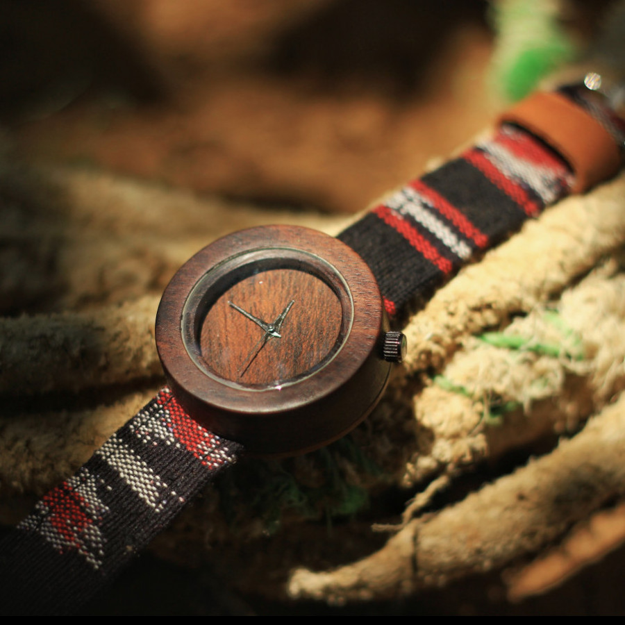 Jam tangan kayu strap tenun