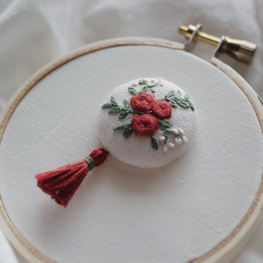 Roses embroidery brooch