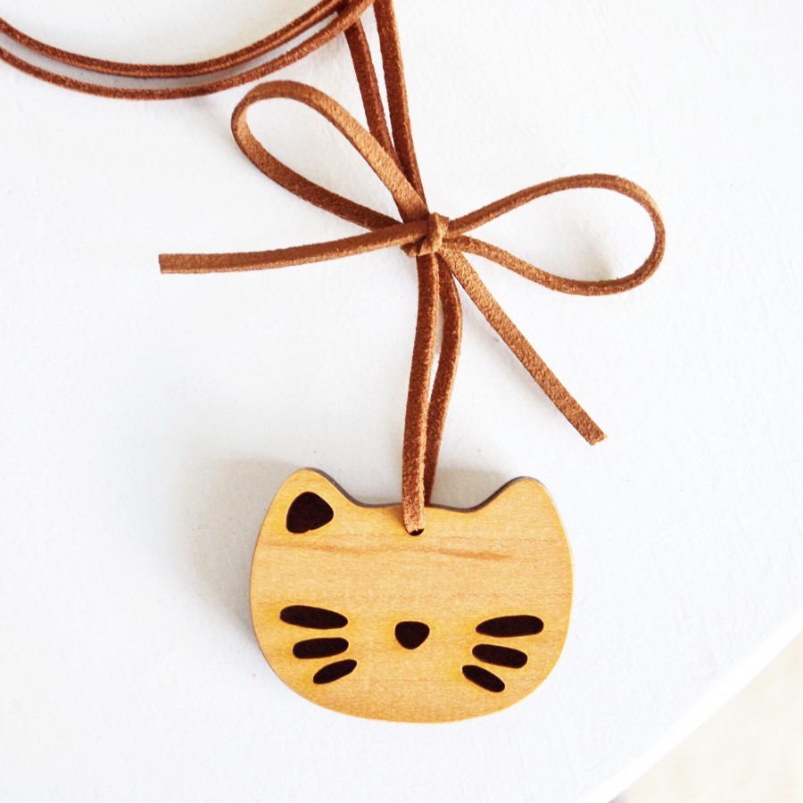 Cute Wooden Necklace (Kitten)