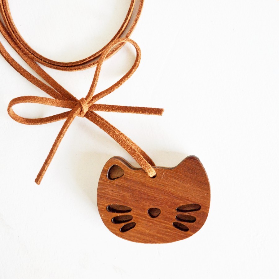 Cute Wooden Necklace (Kitten)