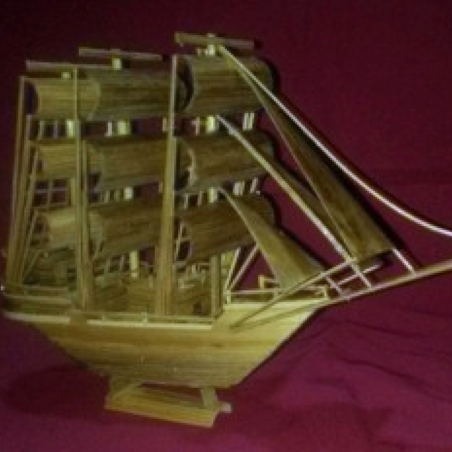 miniatur kapal pinisi bambu handmade