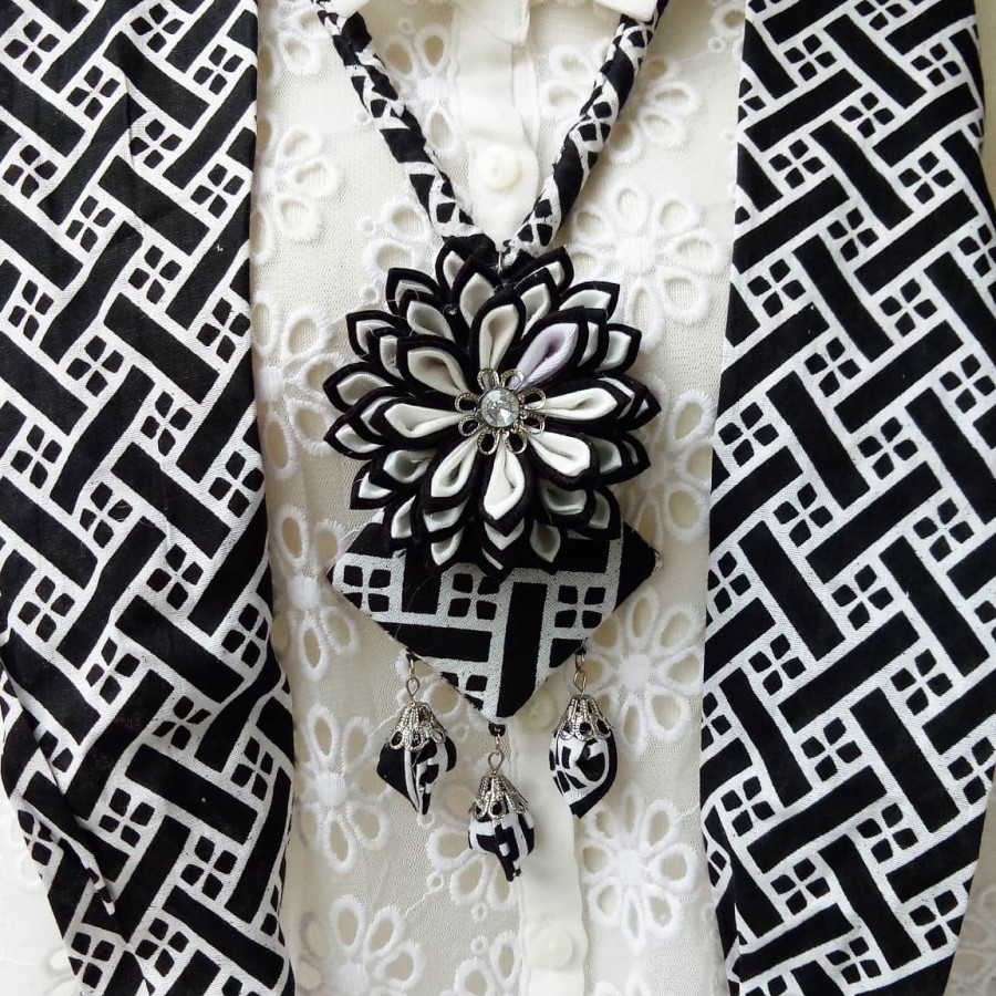 Kalung batik scarf 2in1 LOTUS black & white