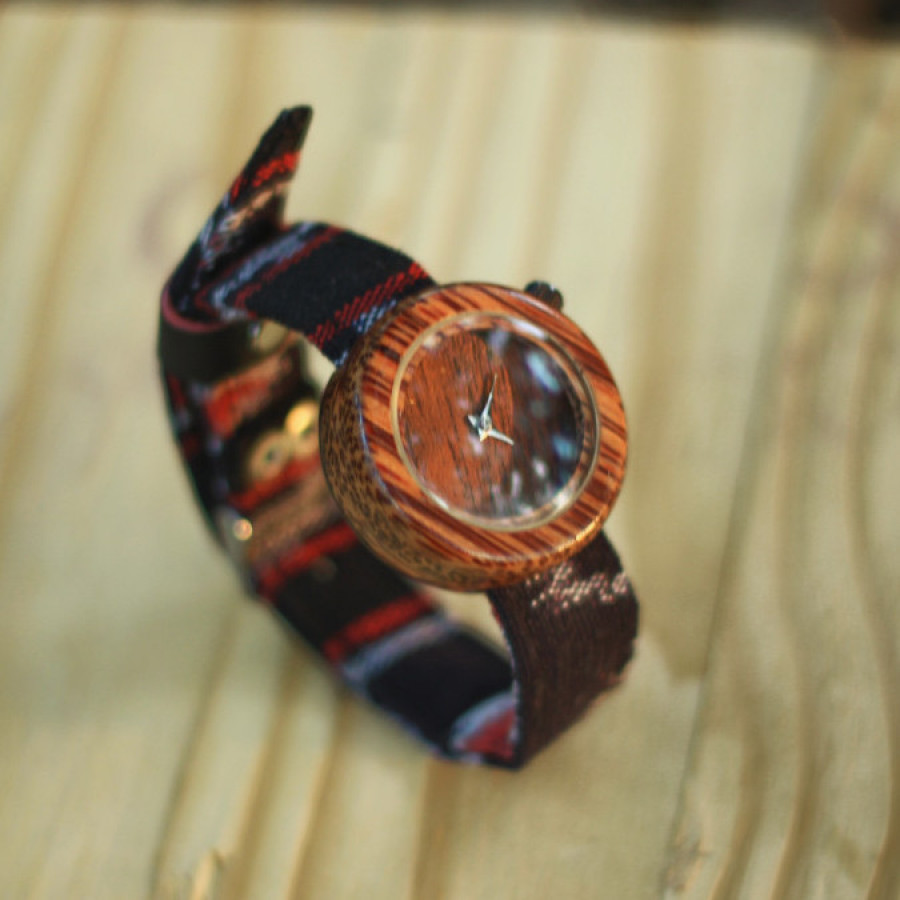 Jam tangan kayu kelapa