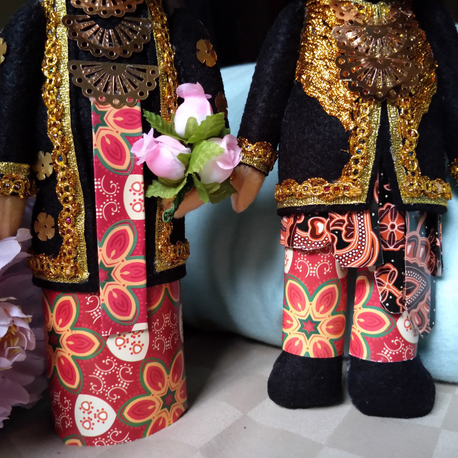 Boneka Flanel Replika Pengantin Adat Jawa