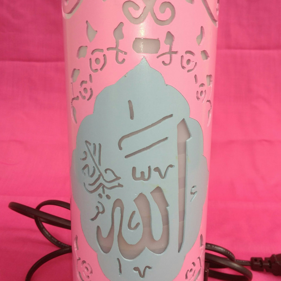Lampu tidur hias ukir kaligrafi