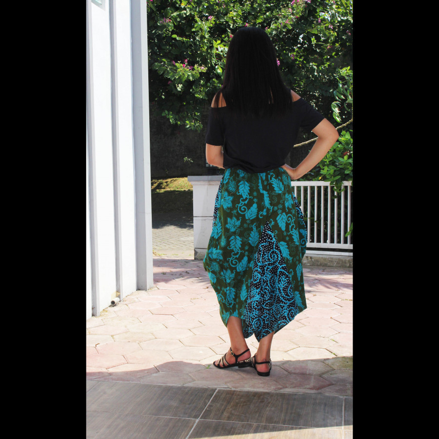 GESYAL Serut Bali Batik Celana Selutut Wanita