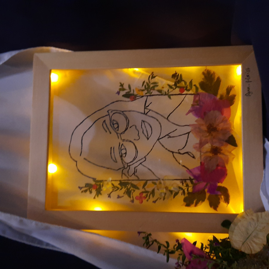 kerajinan tangan sketsa wajah di kaca dengan dry flower