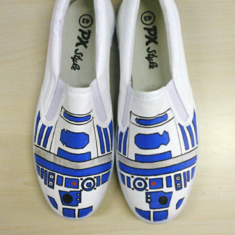 Sepatu Lukis Dewasa R2-D2 (Star Wars)