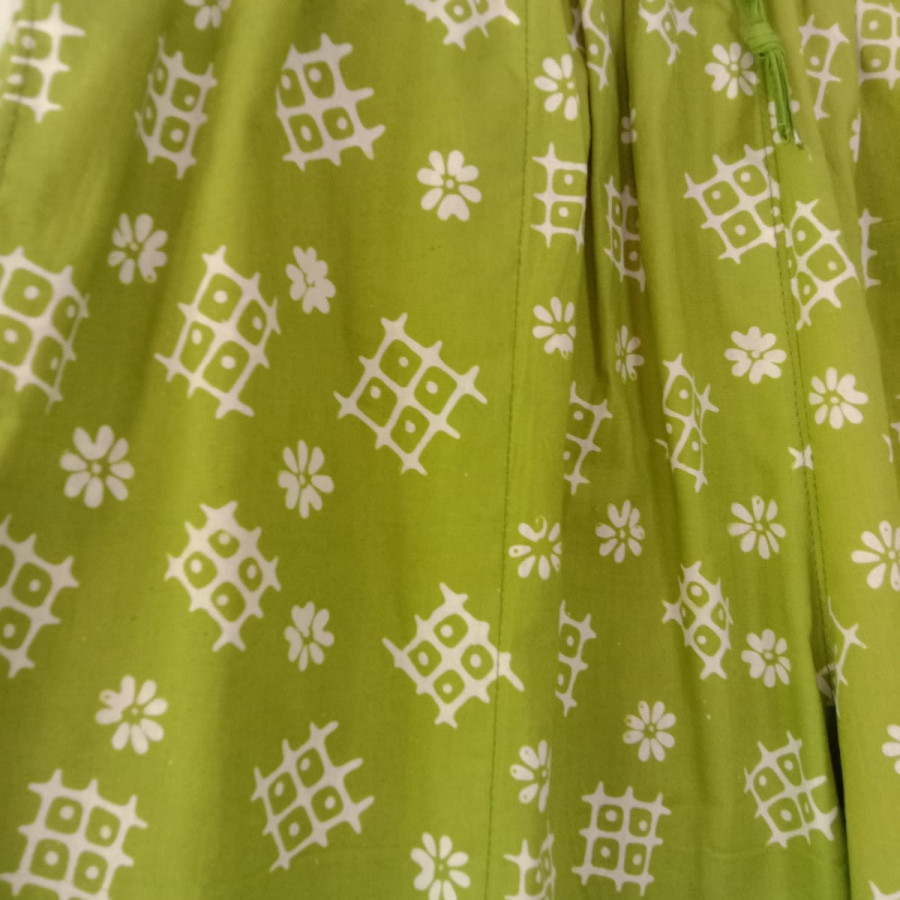Celana Pendek Selutut Batik Cap 02
