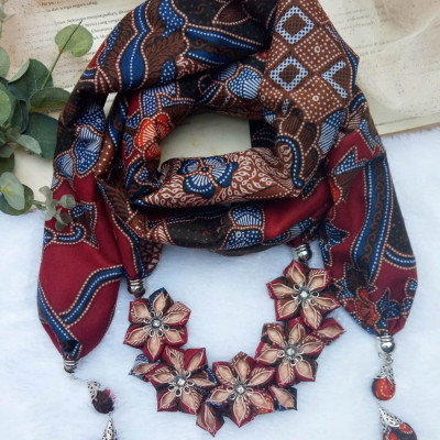 kalung-batik-scarf-sakura-maroon