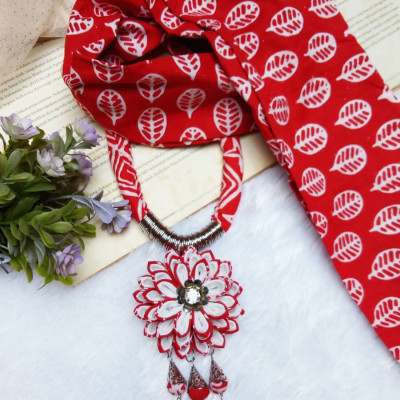 kalung-batik-scarf-lotus-merah