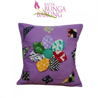 satu-set-sarung-bantal-sofa-kombinasi-batik-ungu