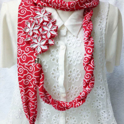 kalung-batik-scarf-sakura-merah
