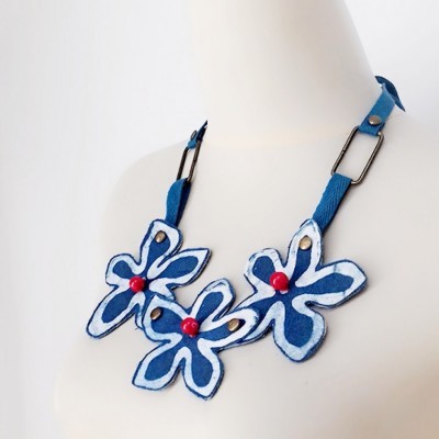 uri-indigo-flower-necklace