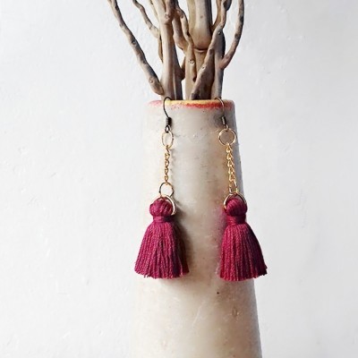 uri-earring-tassel-tie-maroon