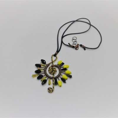 promise-necklace-kunci-g-spike-hitam-kuning