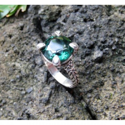 cincin-perak-motif-simpel-batu-emerald-100277