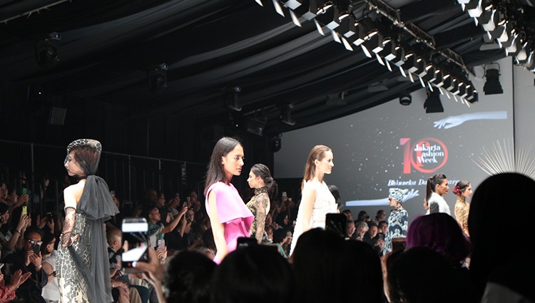 Jakarta Fashion Week 2018 : Bhinneka dan Berkarya